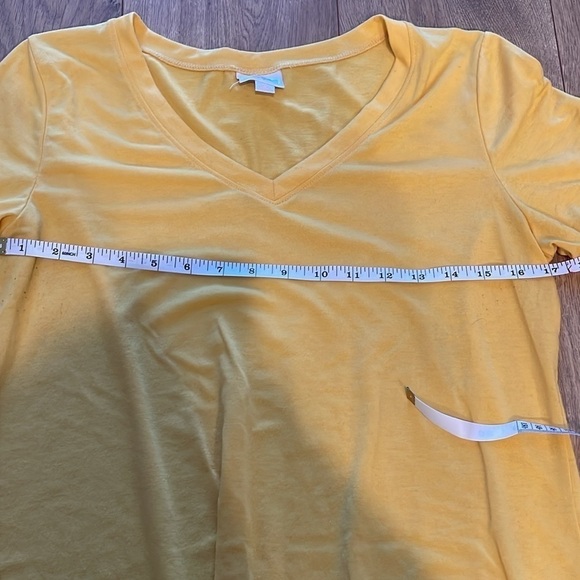 Lularoe/ Iris Tunic​​​​​​​​​​ - Picture 5 of 10